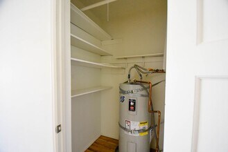 5654 Camellia Ave, Unit 11488 03 in Los Angeles, CA - Building Photo - Building Photo