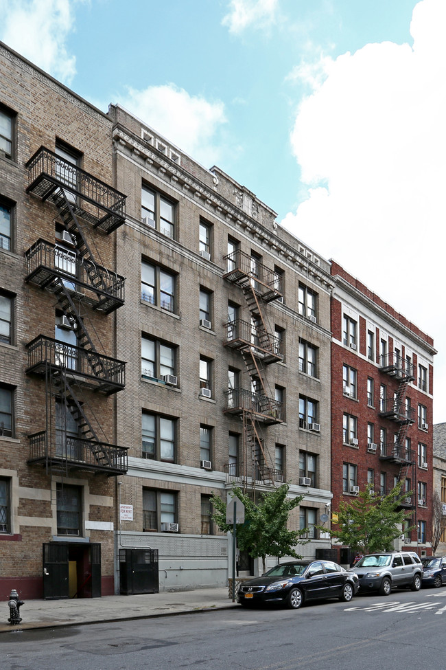 72-74 Vermilyea Ave in New York, NY - Foto de edificio - Building Photo