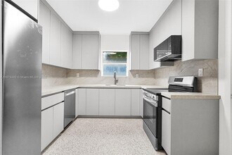341 NW 43rd St in Miami, FL - Building Photo - Building Photo