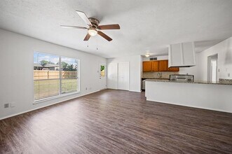 10253 Sweet Gum St in Dallas, TX - Foto de edificio - Building Photo