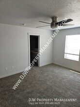 161 S Iceberg Lake Ave in Meridian, ID - Foto de edificio - Building Photo
