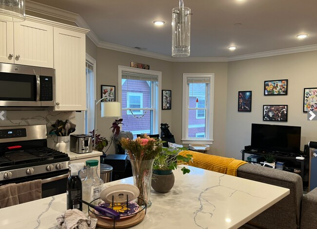 118 Holland St, Unit 3R in Somerville, MA - Foto de edificio - Building Photo