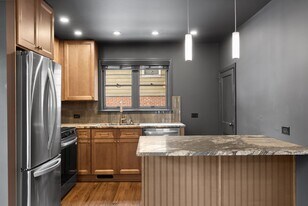 114 W Park Ave in Greenville, SC - Building Photo