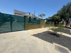 1121 La Puerta St in Los Angeles, CA - Building Photo - Building Photo