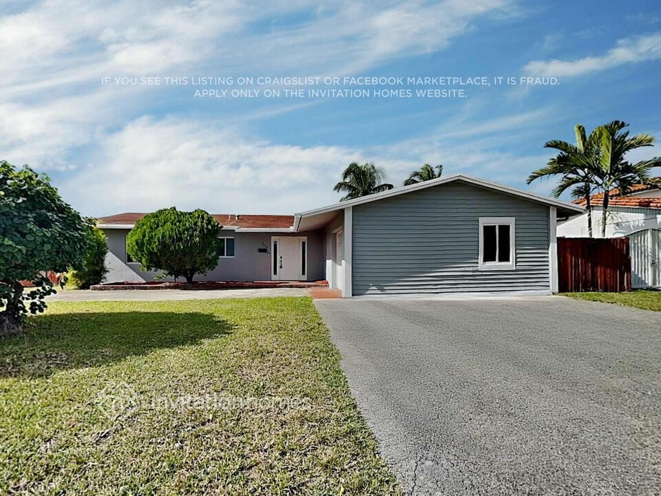 2620 SW 121st Ave in Miami, FL - Building Photo