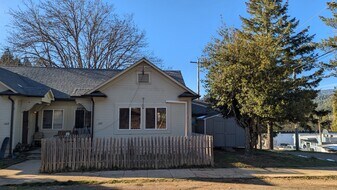 165 2nd St. in Glendale, OR - Building Photo