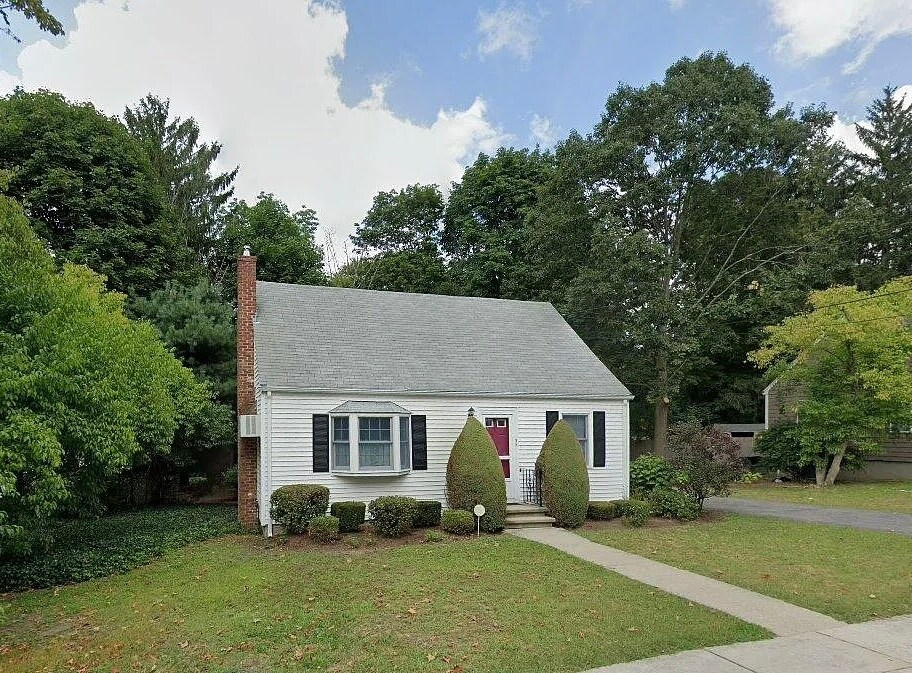 35 Lochland Rd in Boston, MA - Foto de edificio