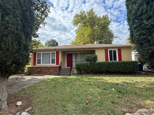 935 Lincoln St in Redding, CA - Building Photo - Building Photo