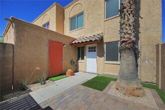 948 S Alma School Rd, Unit 61 in Mesa, AZ - Foto de edificio - Building Photo