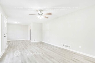 2434 Shamrock Dr in Decatur, GA - Building Photo - Building Photo