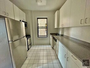 WEST 204 STREET in New York, NY - Building Photo - Building Photo