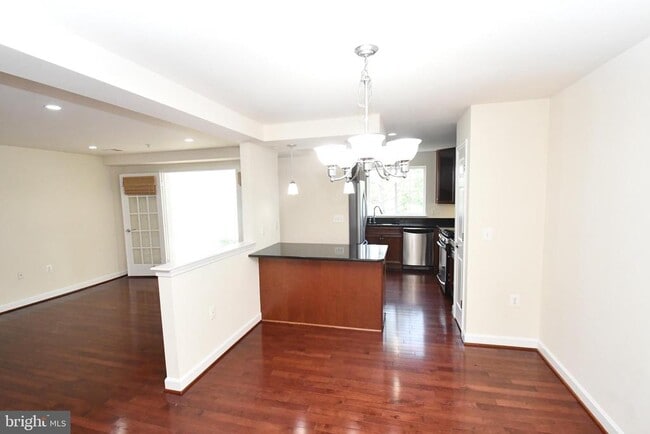 4179 S Four Mile Run Dr in Arlington, VA - Building Photo - Building Photo