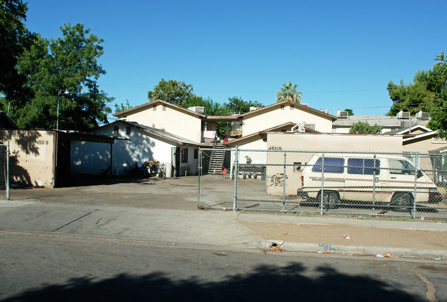 450 S Woodrow Ave in Fresno, CA - Building Photo - Building Photo