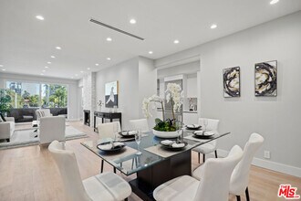 1557 S Beverly Glen Blvd in Los Angeles, CA - Foto de edificio - Building Photo