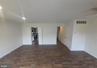10 Prestwick Square in Catonsville, MD - Building Photo - Building Photo