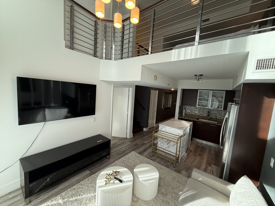 31 SE 5th St, Unit 708 in Miami, FL - Building Photo