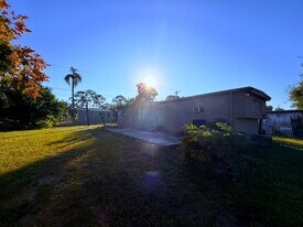 8115 Tolles Dr in North Fort Myers, FL - Building Photo