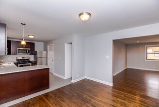 6805 N Ridge Blvd in Chicago, IL - Building Photo - Building Photo