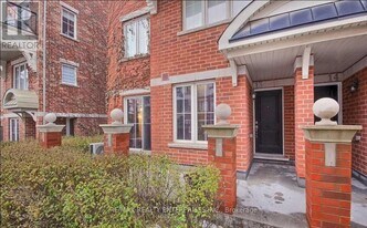 2557 Sixth Line in Oakville, ON - Building Photo