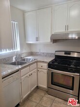 555 W Dryden St in Glendale, CA - Building Photo - Building Photo