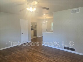 705 E Carroll Ln in Midwest City, OK - Building Photo - Building Photo