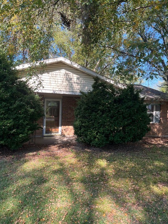 3321 W Winchester Rd in Springfield, MO - Building Photo