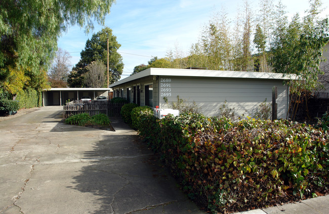 2695 Alma St in Palo Alto, CA - Foto de edificio - Building Photo