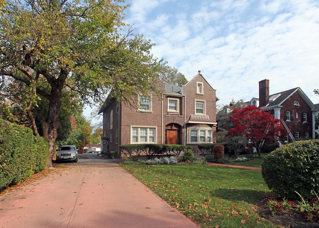 2br - 2 Bath Luxury East Ave Apt in Rochester, NY - Building Photo - Building Photo