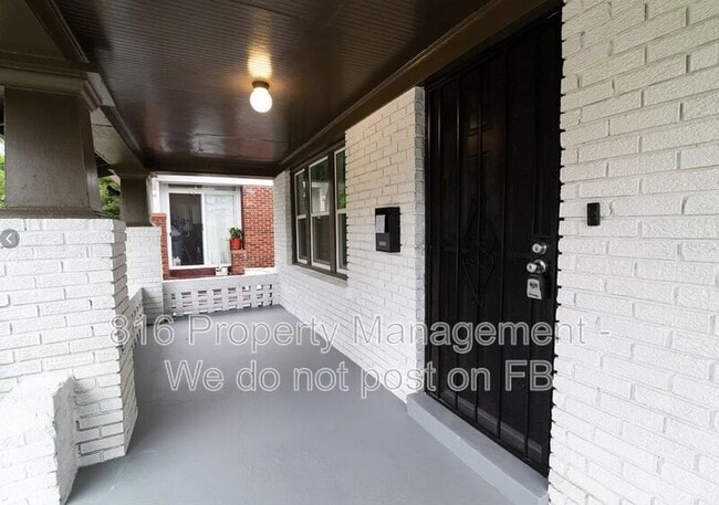 5815 Euclid Ave E in Kansas City, MO - Building Photo - Building Photo