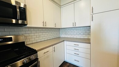 5933 Sunstone Dr, Unit 406 in San Jose, CA - Foto de edificio - Building Photo