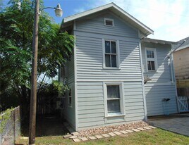 5113 Avenue O 1/2 in Galveston, TX - Building Photo