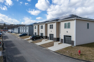 Boulder Farms Villas in Johnston, RI - Foto de edificio - Building Photo