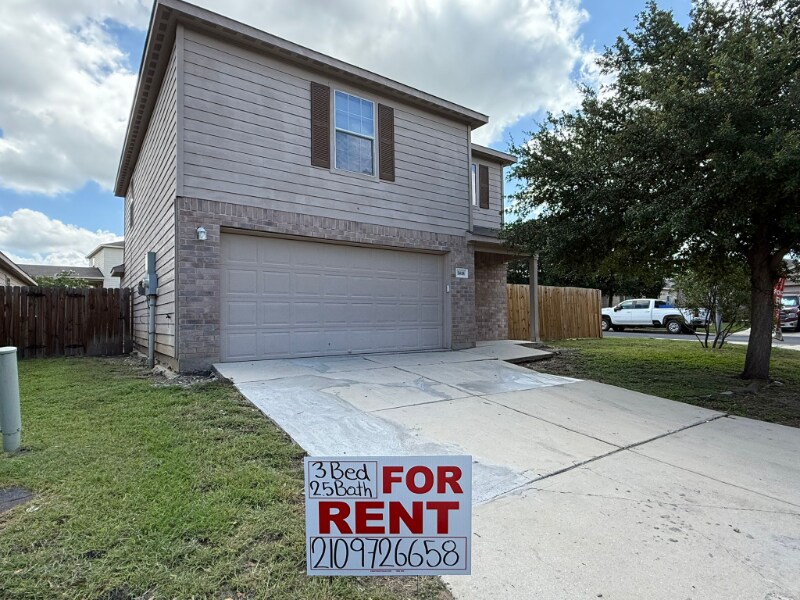 5818 Apache Canyon in San Antonio, TX - Building Photo