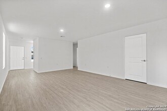10231 Asta Trl in San Antonio, TX - Building Photo - Building Photo