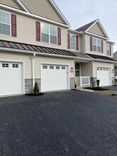 6124 Sawgrass Ct, Unit 3 in Harrisburg, PA - Foto de edificio - Building Photo