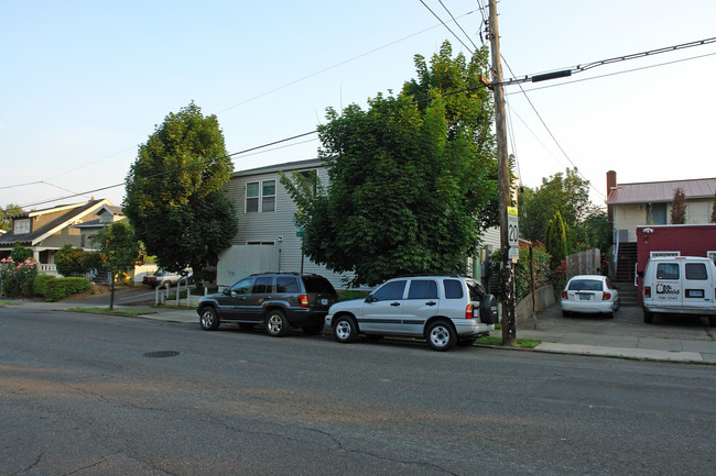 Division Street Apartments in Portland, OR - Building Photo - Building Photo