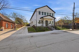 324 N Patton Ave in Dallas, TX - Building Photo - Building Photo