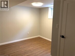 111 Midland Dr in Kitchener, ON - Building Photo - Building Photo