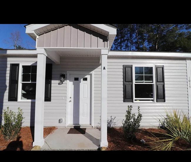 property at 1015 Durham Ave SW