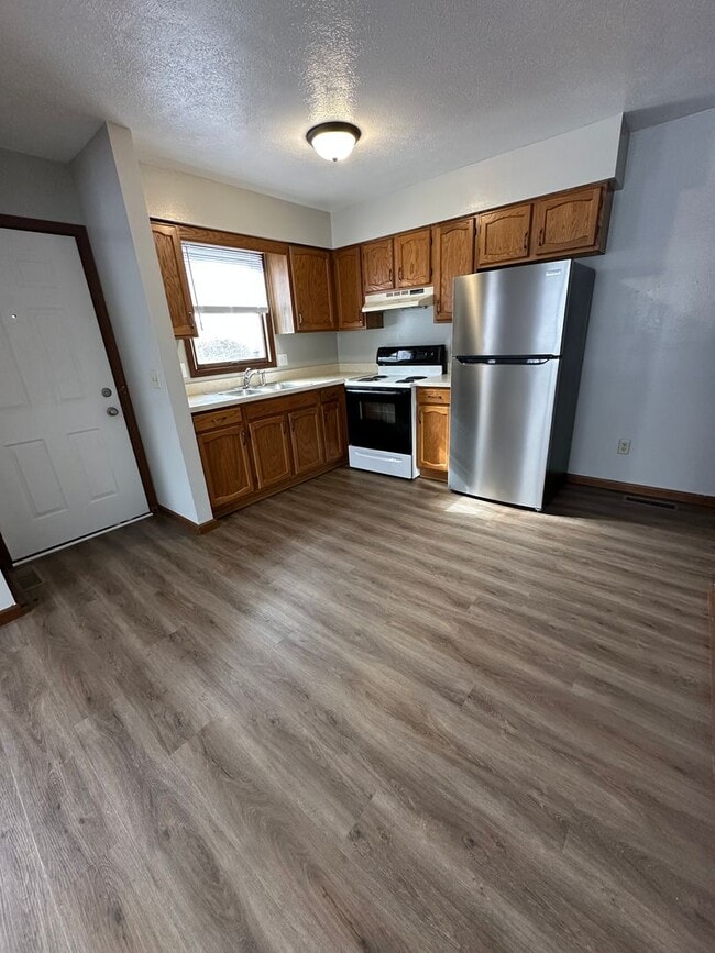 413 S Harkless Dr in Syracuse, IN - Building Photo - Building Photo