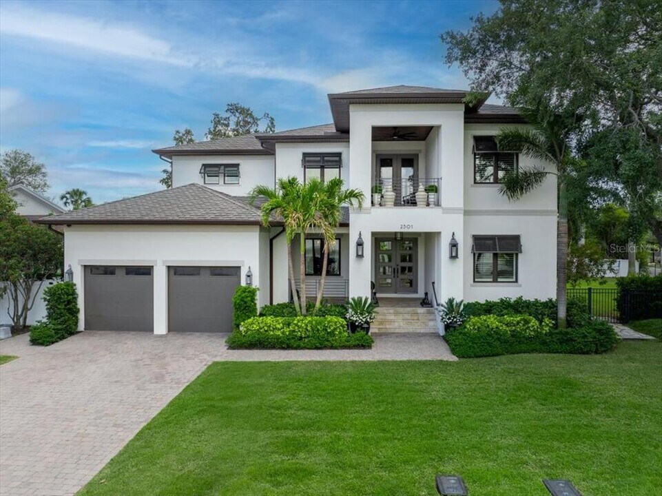 2501 S Dundee St in Tampa, FL - Building Photo