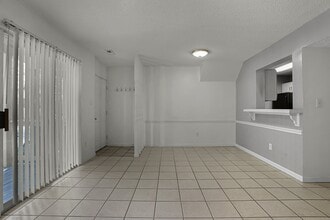 8901 N Swan Cir in Brentwood, MO - Building Photo - Building Photo