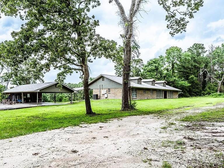 50 Neiderhoffer Subdivision Rd in Huntsville, TX - Foto de edificio