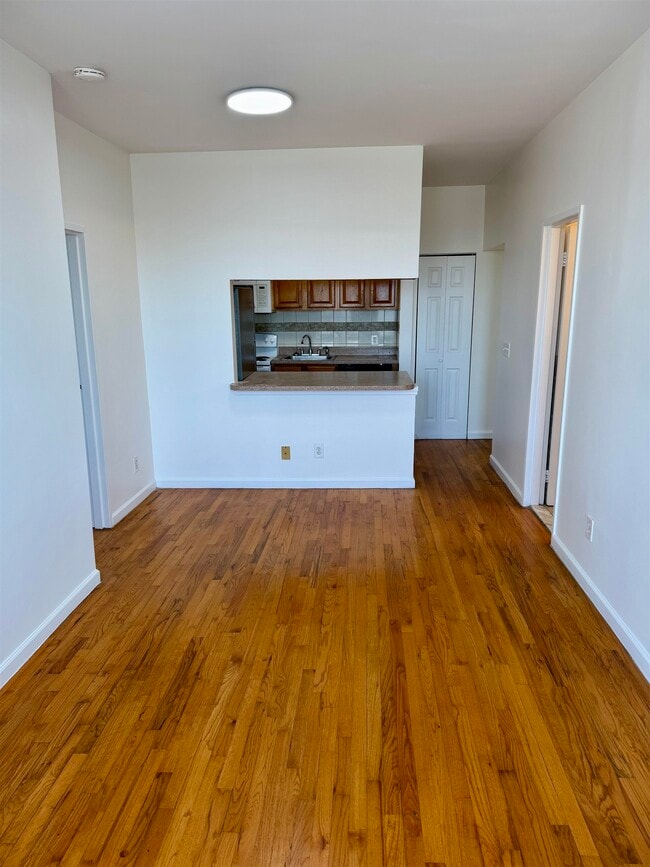 43 Van Wagenen Ave in Jersey City, NJ - Building Photo - Building Photo