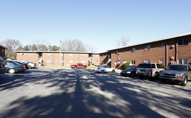 Cardinal Apartments in Raleigh, NC - Building Photo - Building Photo