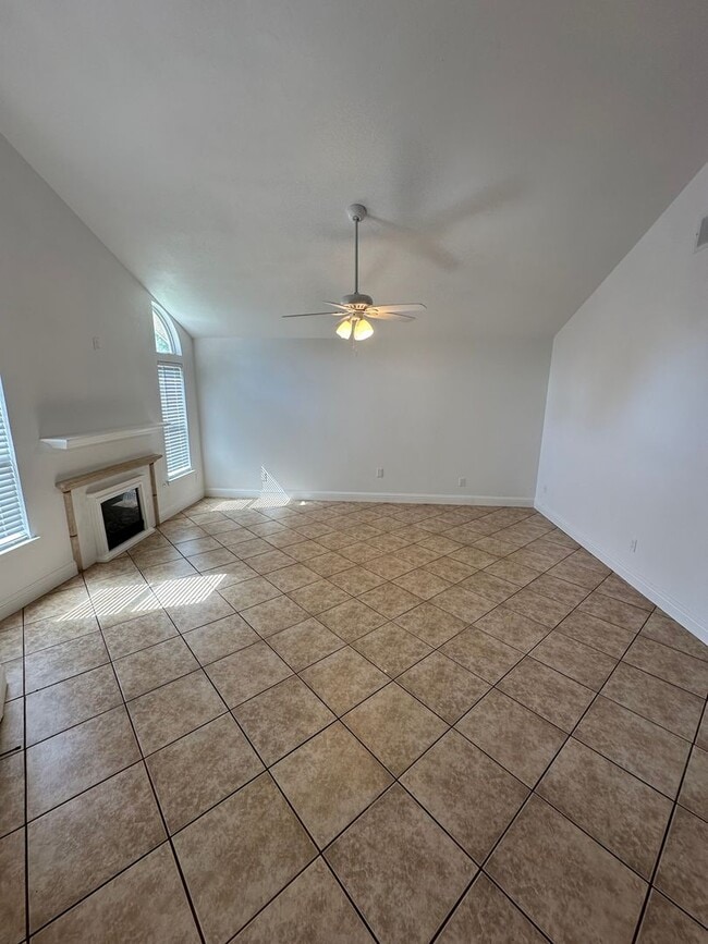 4510 W Providence Ave in Fresno, CA - Building Photo - Building Photo