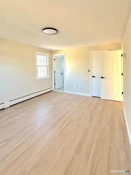 47 Crestwood Dr in Manchester, CT - Building Photo - Building Photo