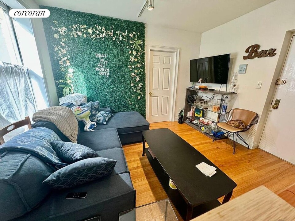 55 Barrow St in New York, NY - Building Photo