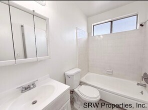 Aqua Vista Apartments in North Hollywood, CA - Building Photo - Building Photo