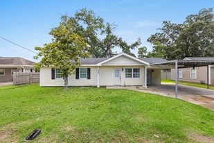 1325 E Burton St in Sulphur, LA - Building Photo